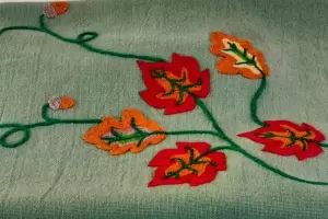 Talleres para aprender bordado, tejido y mosaiquismo en Catamarca