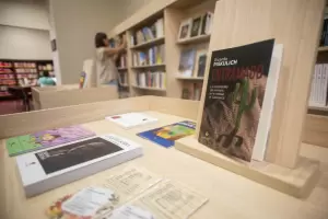 Tienda de libros de autores catamarqueos, el espacio de venta de la "Julio Herrera"