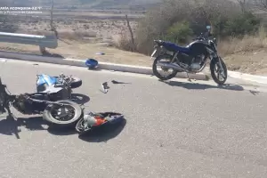 Dos mujeres hospitalizadas tras un fuerte choque entre motos