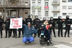 El Gobierno analiza un aumento en las prestaciones para personas con discapacidad