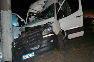 Un joven sigue grave tras chocar contra un poste en El Rodeo
