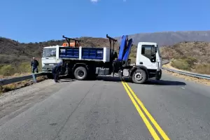 Choque de camiones en la Cuestecilla de El Portezuelo