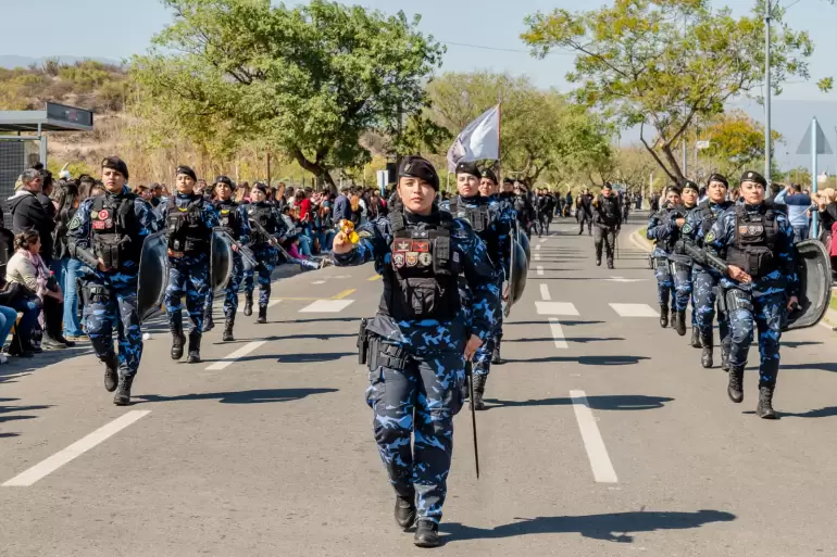 policia 202 aniversario desfile