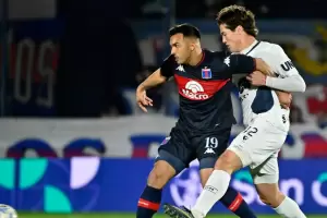 Con un pol�mico penal, Tigre se lo empat� en el final a Independiente Rivadavia