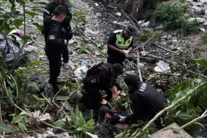 Dram�tico rescate: un hombre sobrevivi� tras arrojarse al vac�o desde un puente