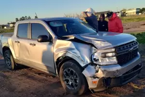 Dos chilenos liberados tras los incidentes en Independiente chocaron en la ruta