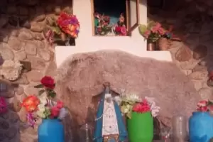 Apareci la Virgen del Valle que haba sido sustrada de la gruta de Michango