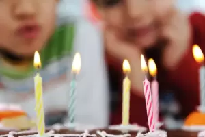Lo sabas?: Soplar la vela de cumpleaos ya no es recomendable