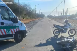Un hombre herido tras un choque entre una moto y un auto