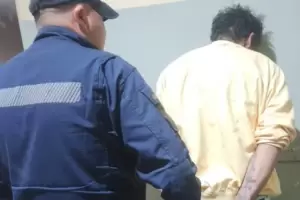 Tras persecucin, detienen a un arrebatador y recuperan un celular