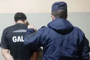 Intent agredir a una pareja en la Capital y fue detenido