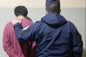 Rob un par de sandalias de un comercio y fue detenido