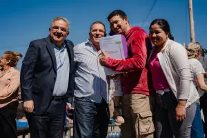 Jalil entreg a 250 familias los lotes para comenzar construir su propio hogar