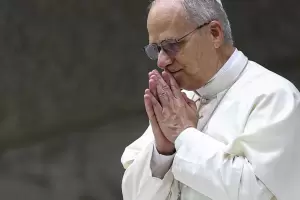 El Papa Len XIV llama al desarme y a la paz mundial durante vigilia mariana en Roma