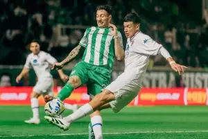 Banfield super a Tigre y suea con las copas