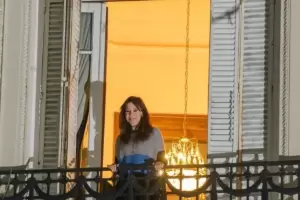 CFK salud volvi al balcn y envi un mensaje poltico a la militancia