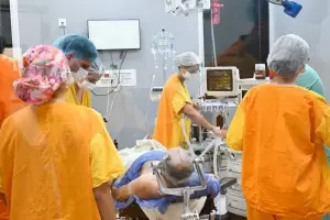 Operaron del cerebro a pacientes despiertos para preservar emociones