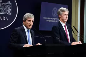 El Gobierno interviene en el mercado cambiario para contener la escalada del dlar