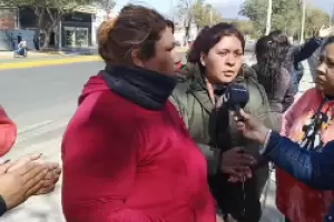 Familias reclaman una vivienda y trabajo frente a Casa de Gobierno