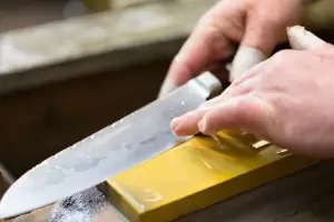 Ni piedras ni acero: el mtodo para afilar el cuchillo con un producto de cocina