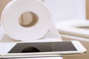 Lo sabas?: la consecuencia inesperada de usar el celular en el bao