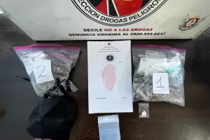Detuvieron a un joven que transportaba marihuana y pastillas de LSD en un colectivo