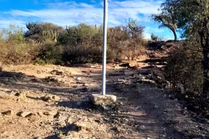 El Monumento a Fray Mamerto Esqui sigue en abandono y convertido en un basural