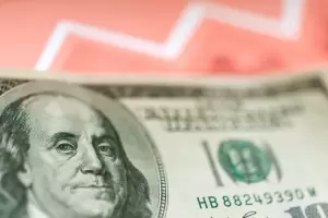 El dlar cerr a $1425 y las acciones caen 22% en Wall Street tras la derrota del Gobierno en PBA