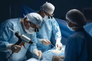 Increble avance mdico: crean "pistola 3D" que imprime huesos en el quirfano