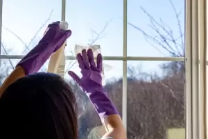 El truco para dejar relucientes las ventanas de casa