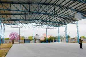 Inauguran hoy la nueva cancha multideportiva en El Autntico