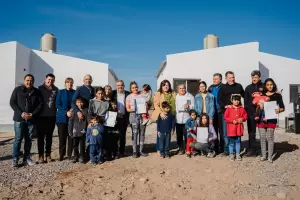 El Gobierno entreg nuevas viviendas sociales en Huillapima