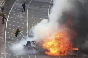 M�xico: Un cami�n cisterna explot� en una autopista y dej� decenas de heridos