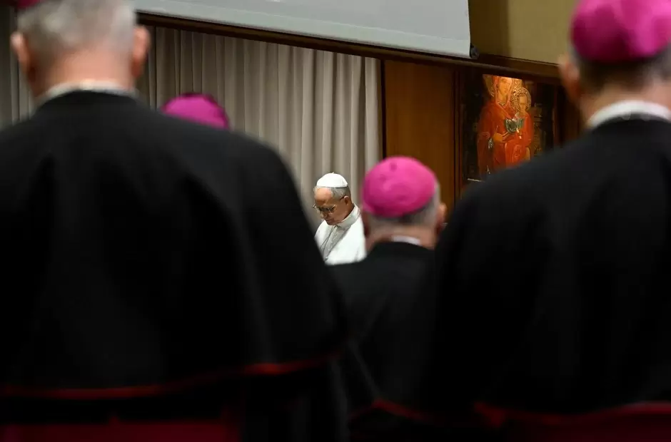 Len XIV en una reunin con 190 obispos