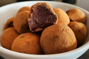 Paso a paso: Cmo hacer trufas de cacao amargo y leche en polvo?