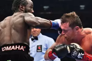 Canelo lvarez se qued sin reinado: Crawford le arrebat sus cuatro coronas