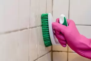 Cmo limpiar los azulejos del bao con vinagre sin esfuerzo