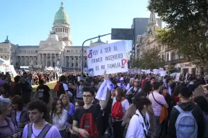 Marcha federal en el Congreso contra los vetos a educacin y salud