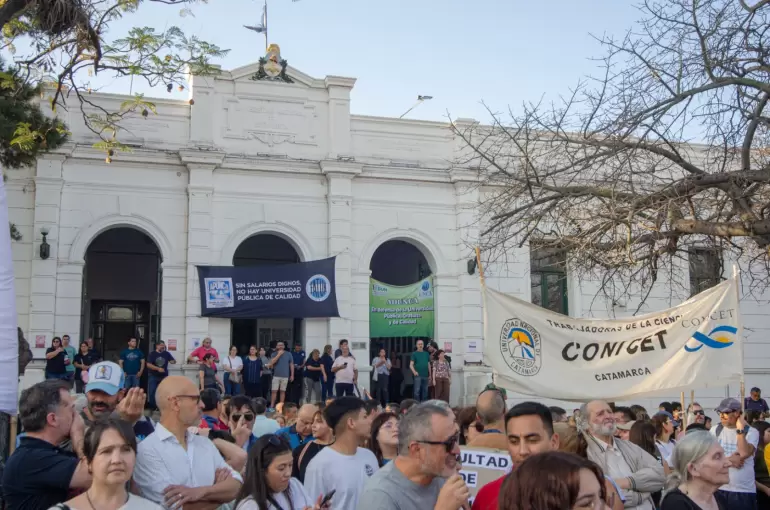Marcha universitaria catamarca