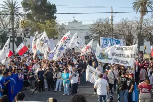 Miles marcharon en Catamarca en defensa de la educacin pblica y contra los vetos de Milei