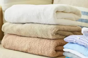 Cmo quitar el olor a humedad a las toallas del bao sin usar productos qumicos