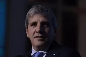 Luis Caputo advirti que vender "hasta el ltimo dlar en el techo de la banda"