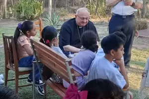 Mons. Urbanc visit� San Pedro y la Villa de Capay�n