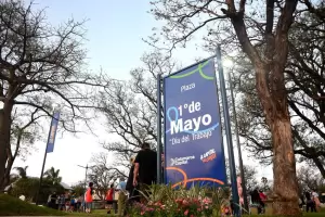 Inauguran la renovada Plaza 1 de Mayo, en Villa Parque Chacabuco