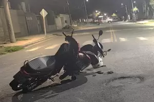 Dos mujeres heridas tras un fuerte choque entre motos