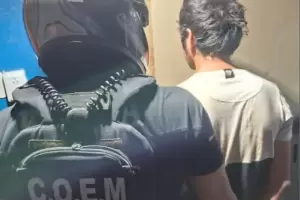 Detuvieron a dos jvenes y secuestraron un machete en la Capital