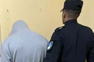 Detuvieron a un hombre por agredir a su expareja y amenazarla con un cuchillo