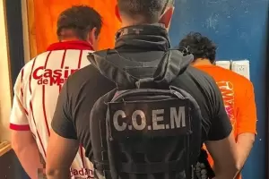 Detuvieron a dos sujetos con una zaranda robada de una cancha de f�tbol