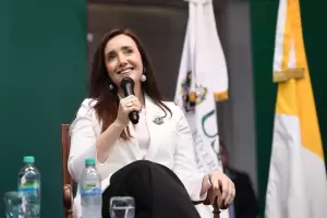 Villarruel marca agenda propia con universitarios mientras Milei sigue en EE. UU.