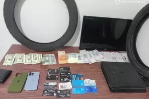 Dos aprehendidos con ms de $2 millones y objetos de dudosa procedencia